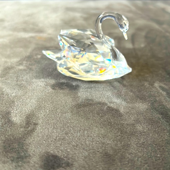 Swarovski crystal swan never displayed. Comes with box and certificate - Picture 1 of 4